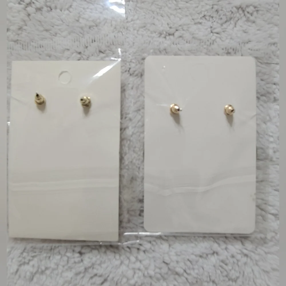 Gold colored dangle earrings - Picture 5 of 5